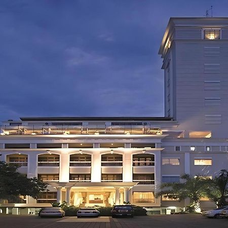 Hotel Le Beringin à Salatiga Extérieur photo