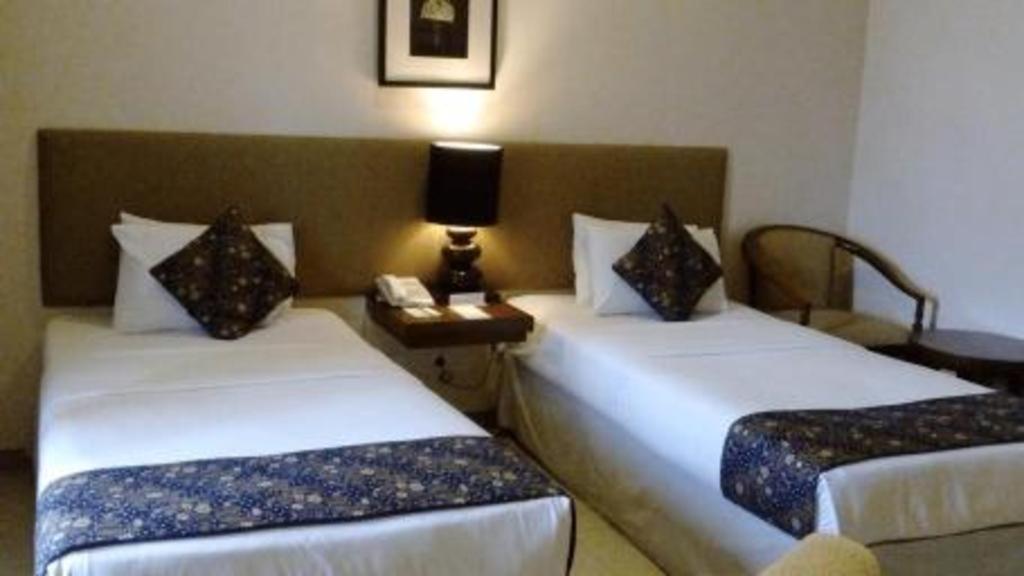 Hotel Le Beringin à Salatiga Extérieur photo