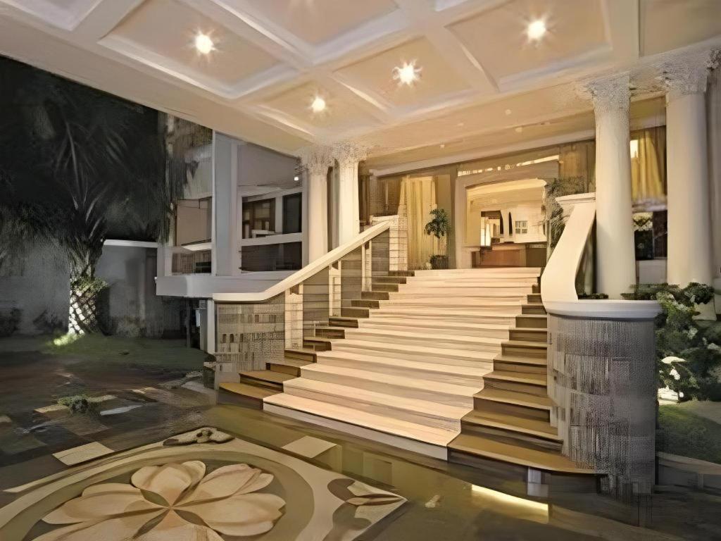 Hotel Le Beringin à Salatiga Extérieur photo