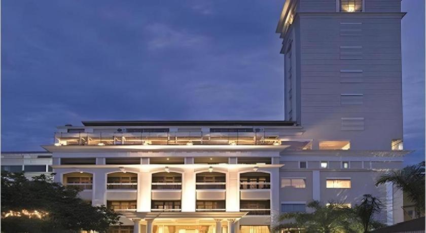Hotel Le Beringin à Salatiga Extérieur photo
