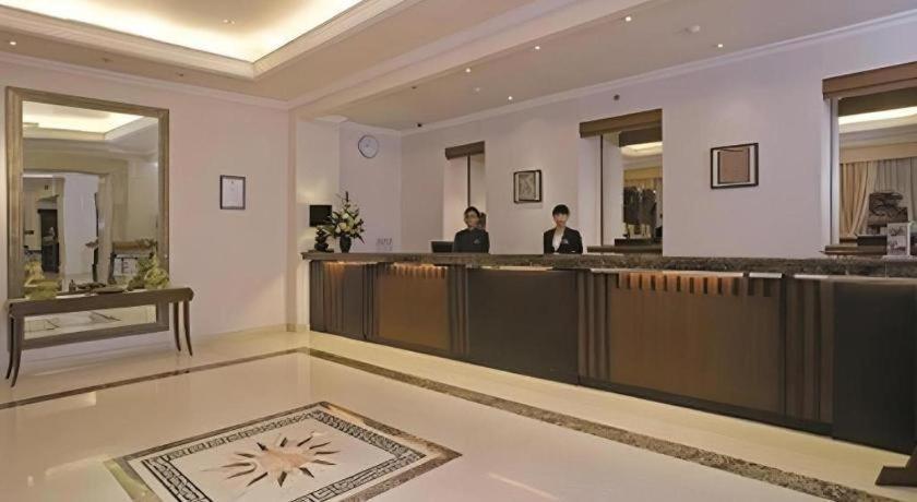 Hotel Le Beringin à Salatiga Extérieur photo