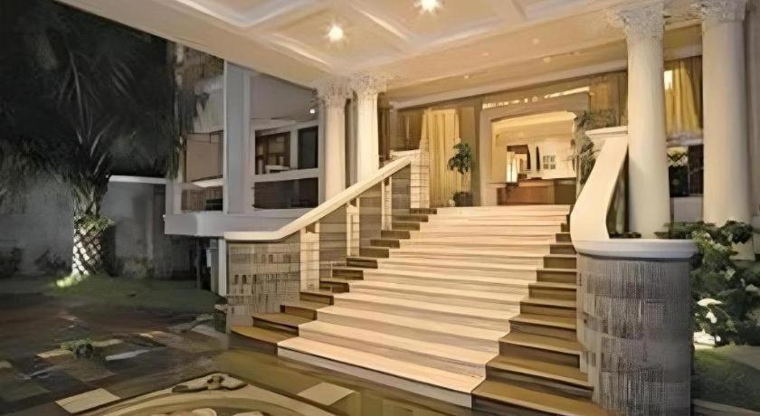 Hotel Le Beringin à Salatiga Extérieur photo